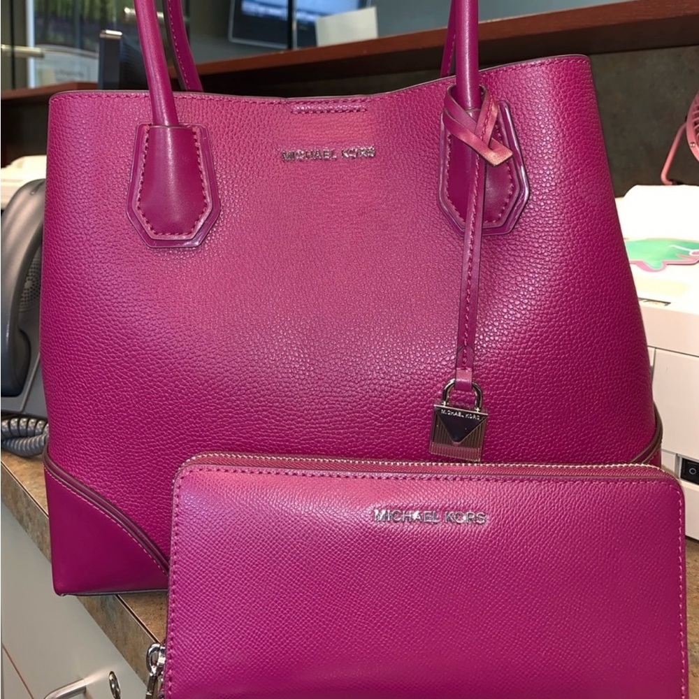 Michael Kors handbag and matching wallet.
